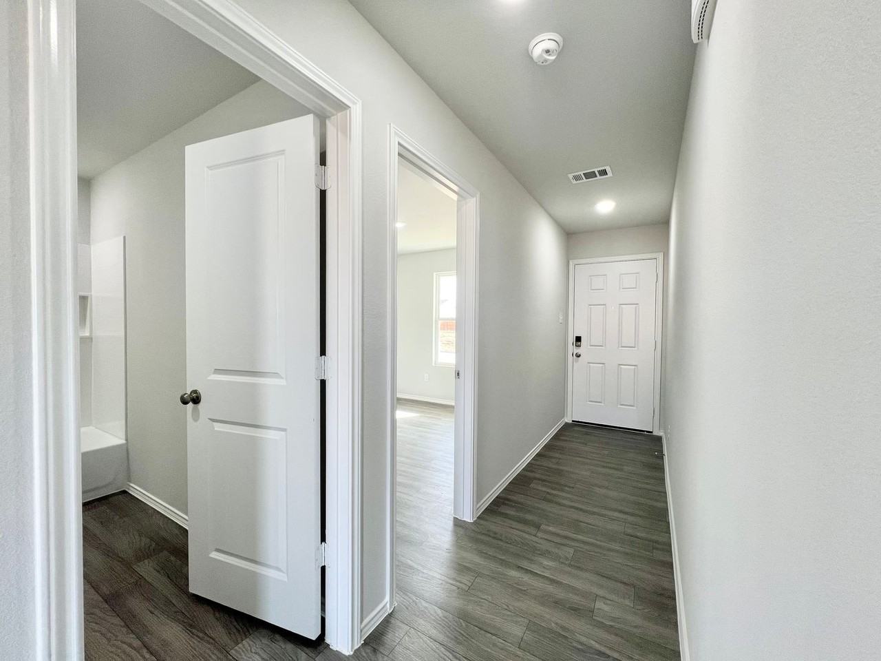 829 Bluffview Dr - Photo 2 of 45