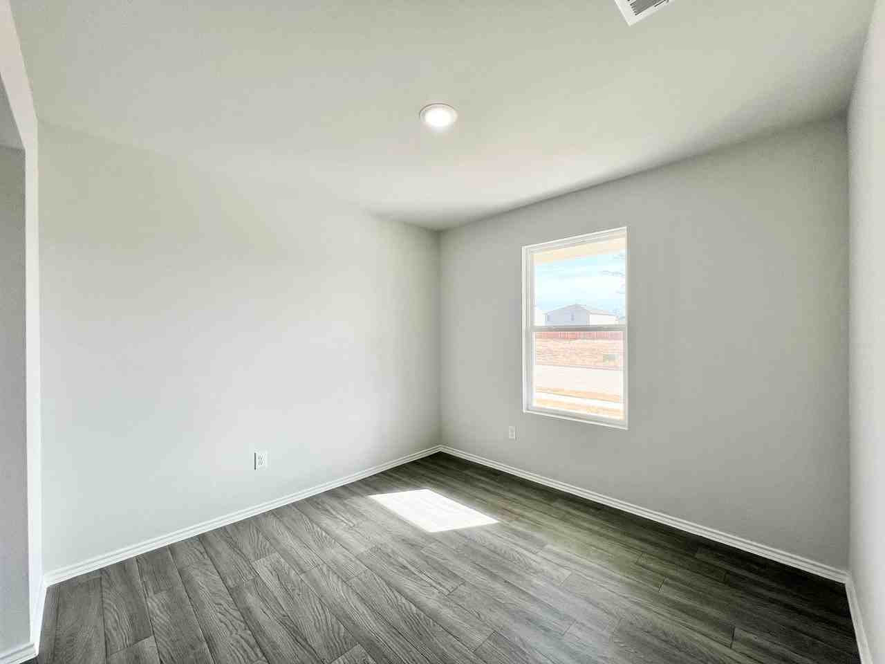 829 Bluffview Dr - Photo 3 of 45