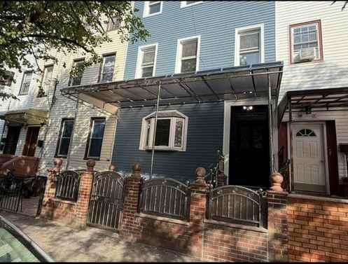 189 Sheridan Ave - Photo 3 of 17