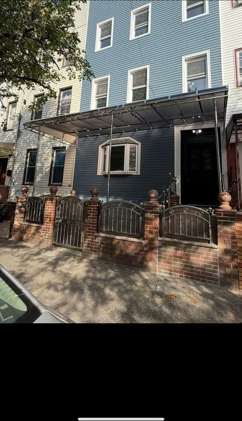 189 Sheridan Ave - Photo 4 of 17