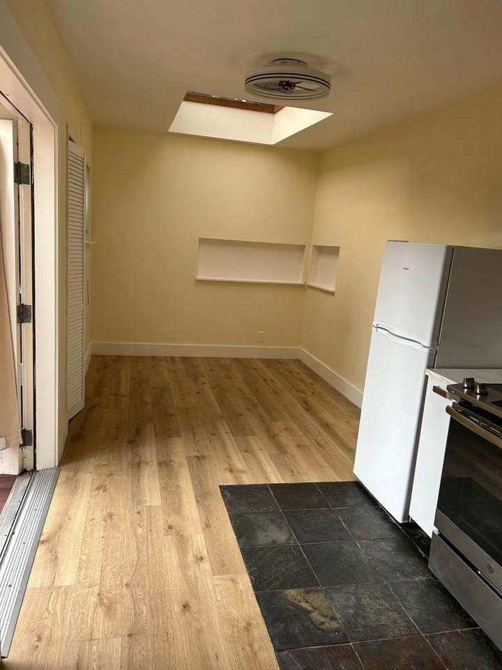 826A Castro St - Photo 5 of 11