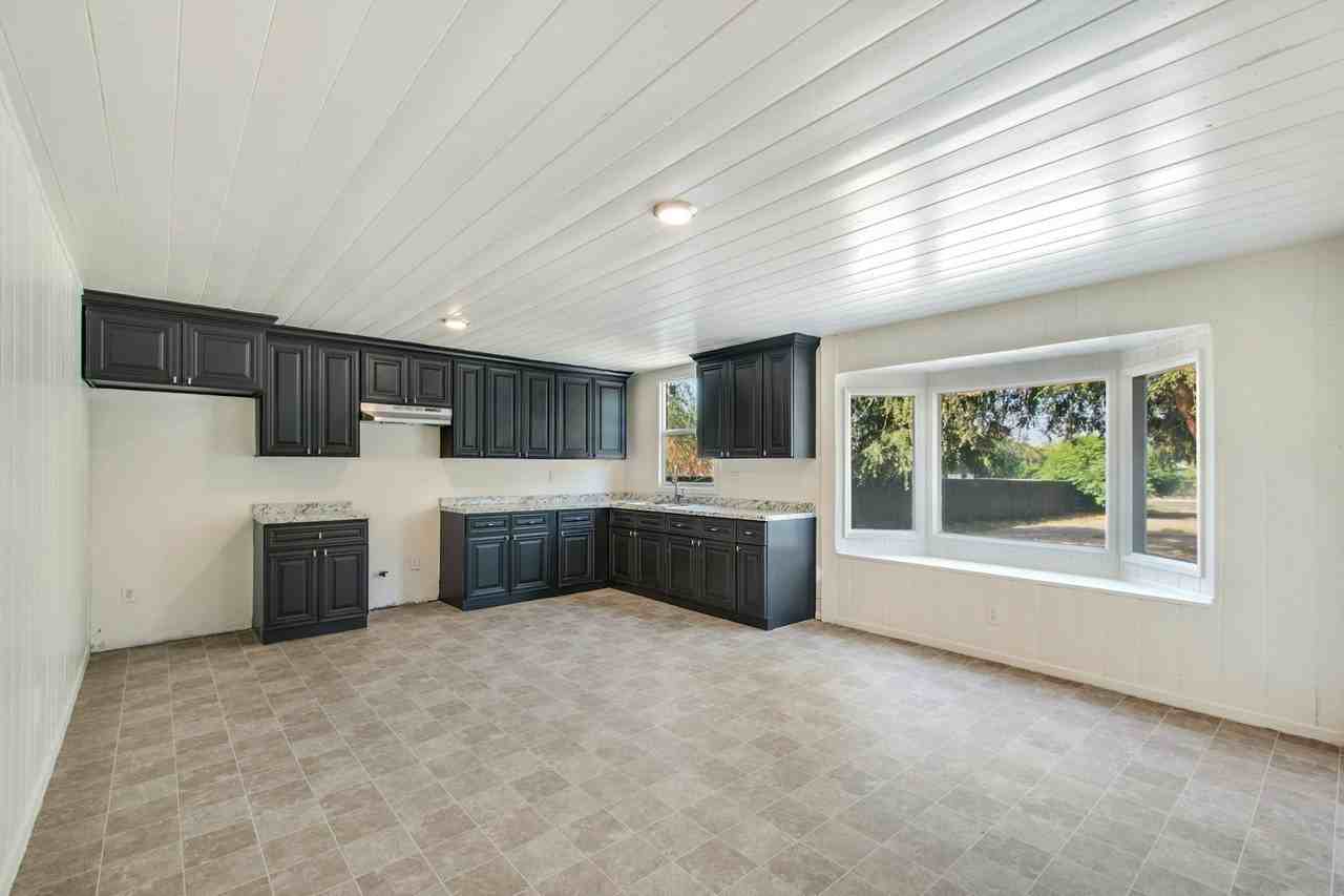 8425 Redwood Avenue - Photo 4 of 10