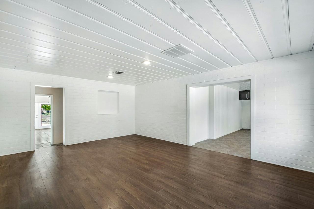 8425 Redwood Avenue - Photo 6 of 10