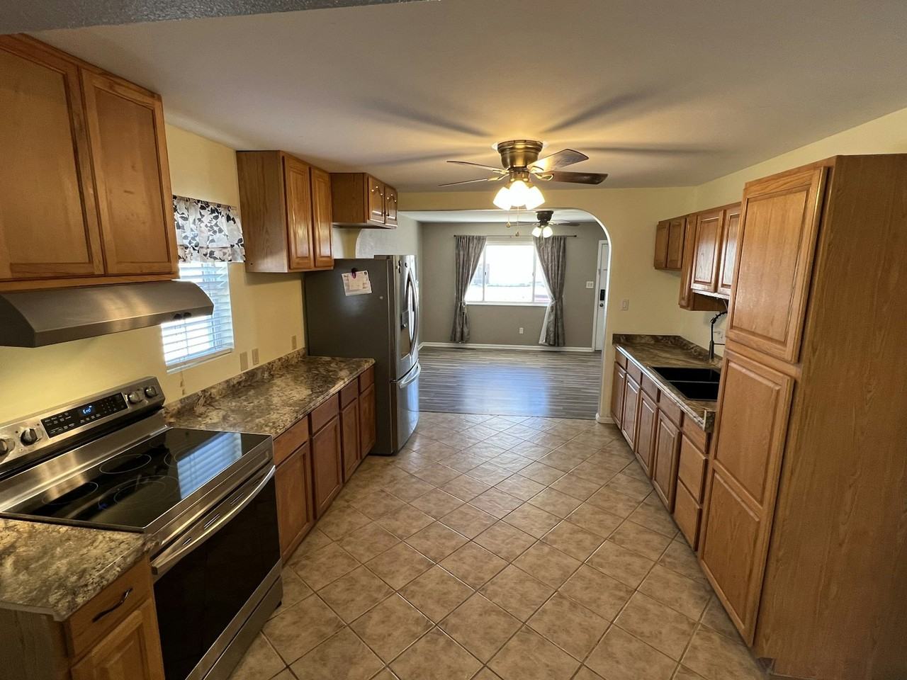 3147 Skyview Ave - Photo 5 of 15