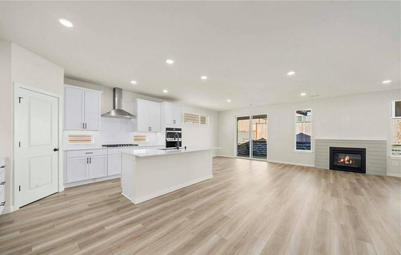 5970 Thornhill Avenue Southwest - Photo 5 of 15