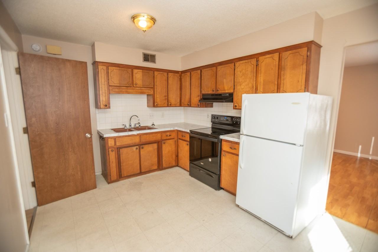 220 West Ashley Street - Photo 6 of 36