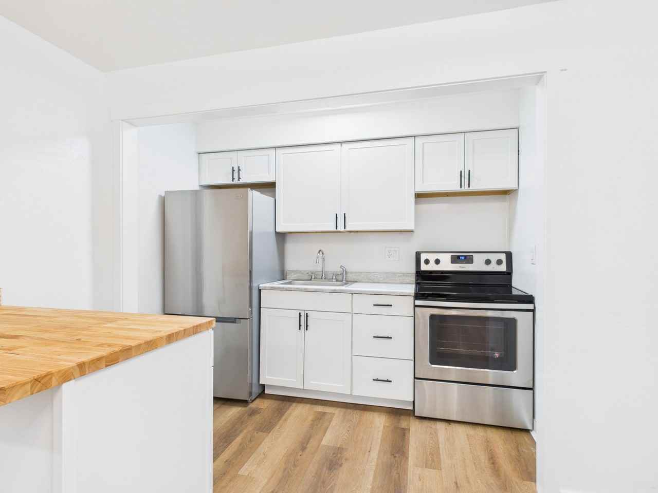 937 Gilmore Street* - Photo 6 of 14