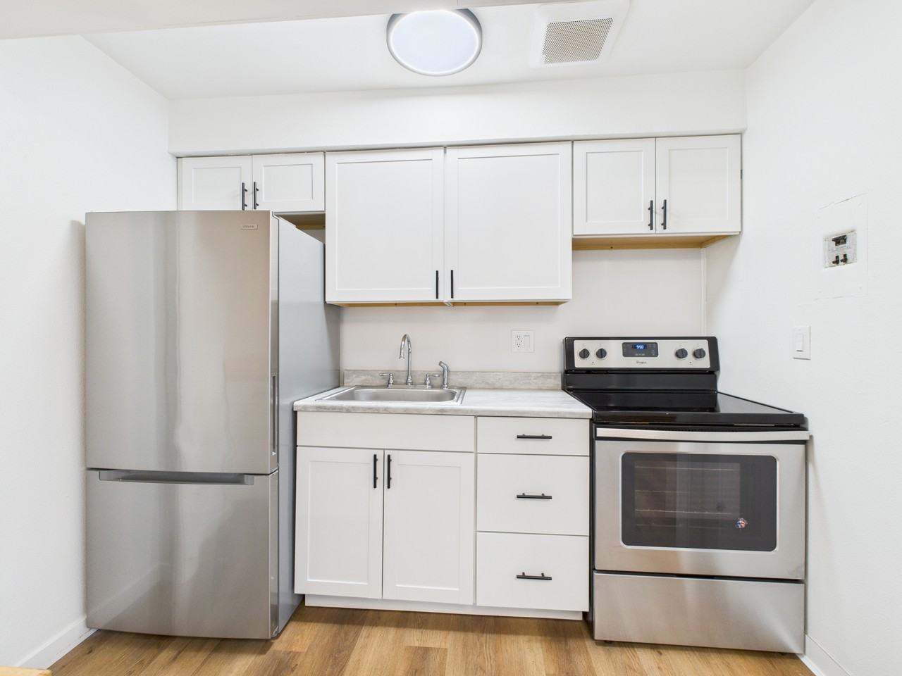 937 Gilmore Street* - Photo 7 of 14