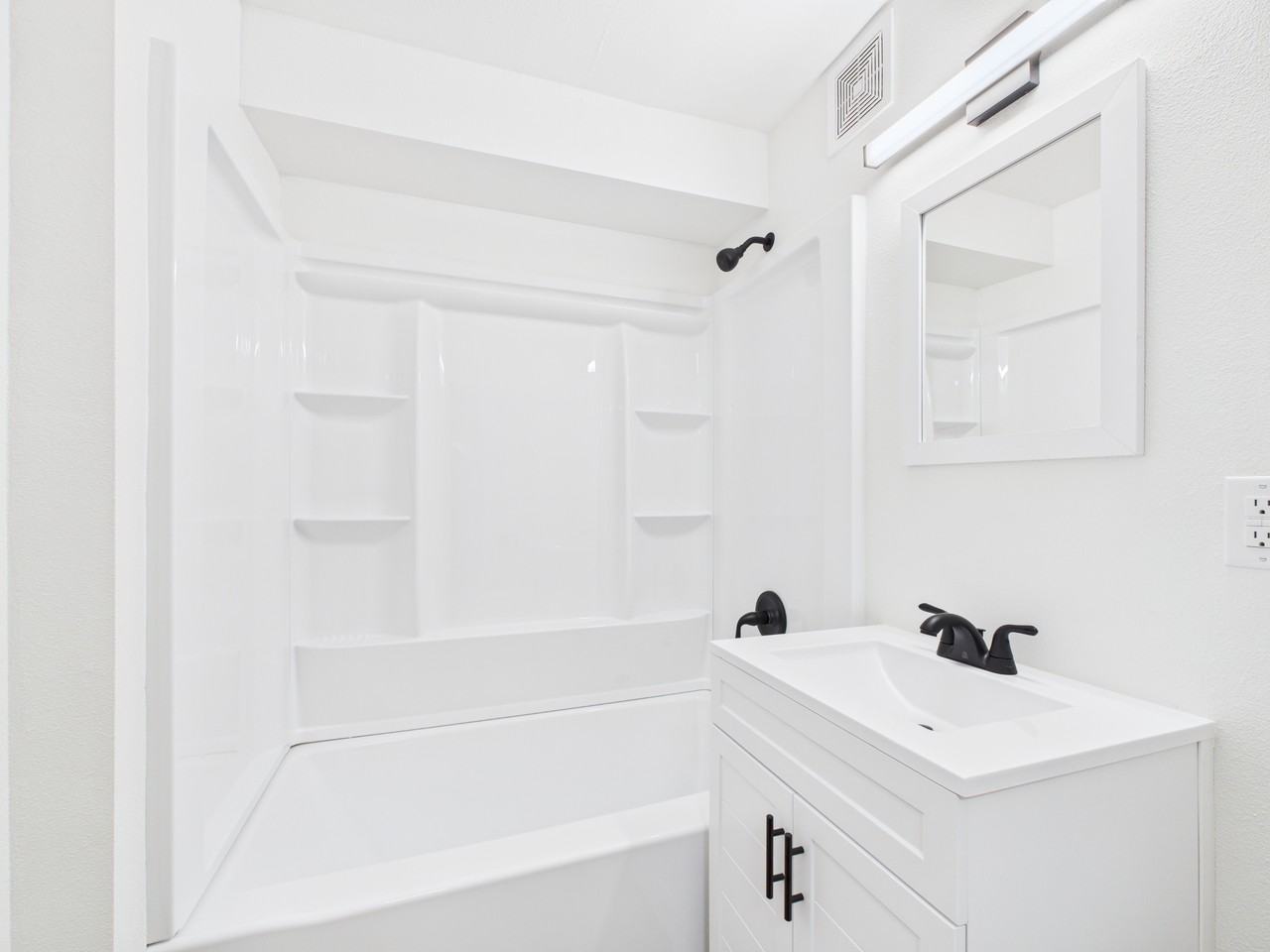 937 Gilmore Street* - Photo 6 of 7