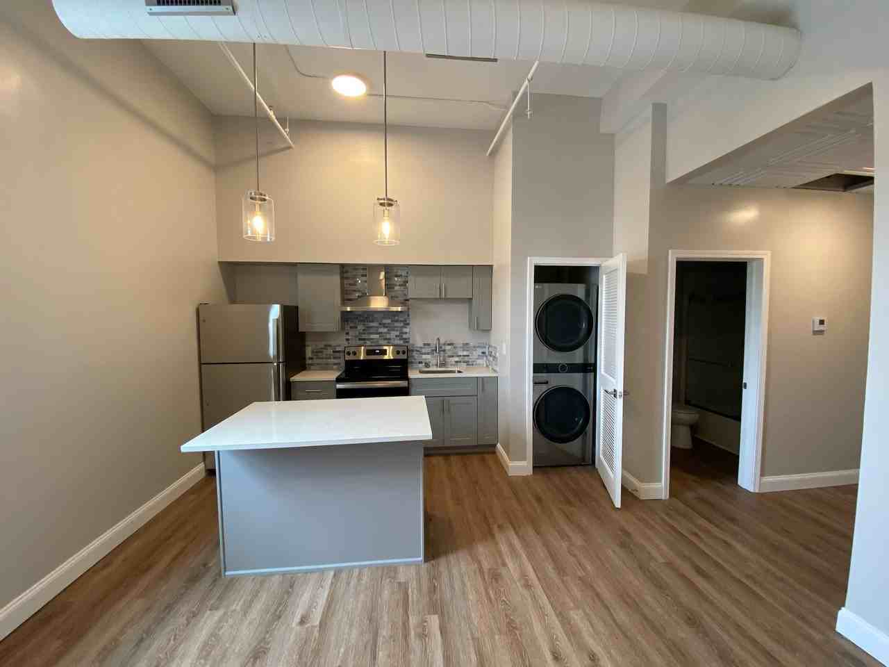 159 Washington St - Photo 7 of 32