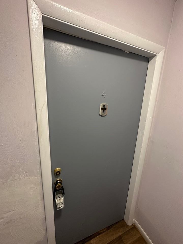 48th St W, 1063 - Photo 2 of 11