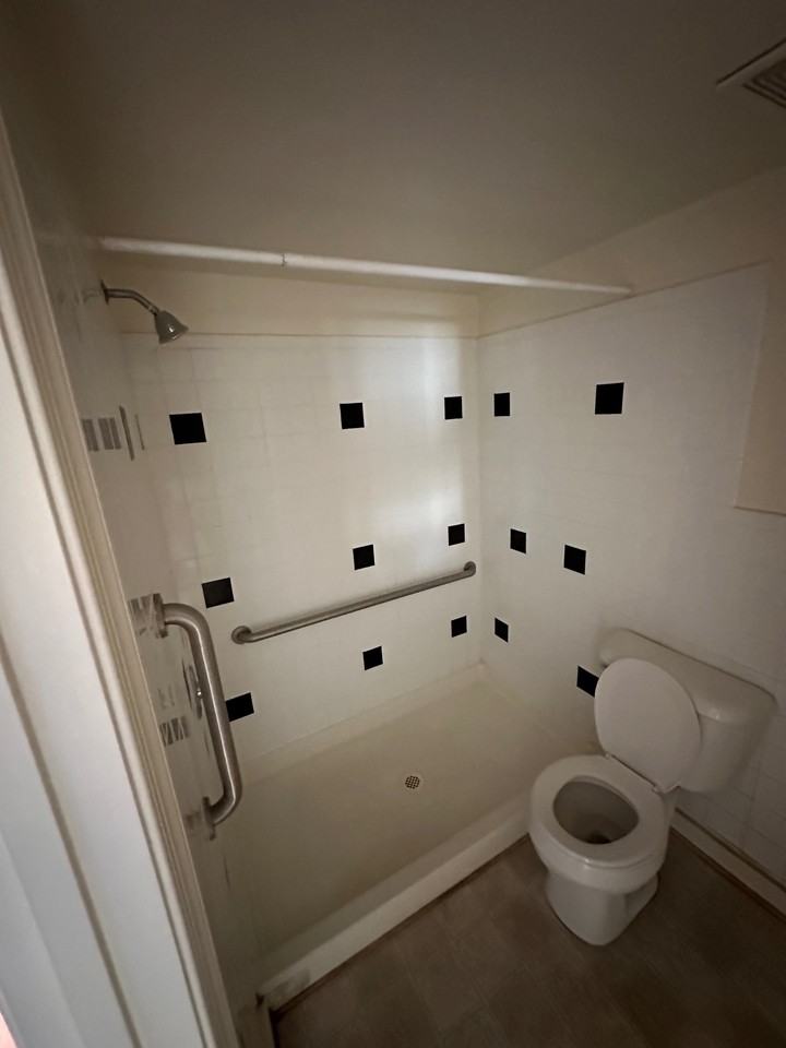 48th St W, 1063 - Photo 5 of 11