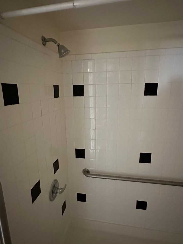 48th St W, 1063 - Photo 6 of 11