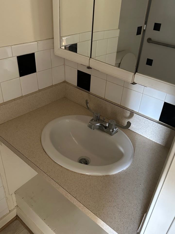 48th St W, 1063 - Photo 7 of 11