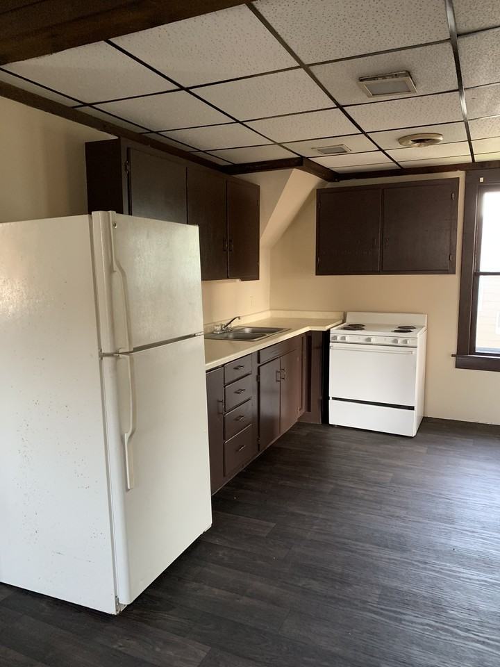 501 1/2 N Main - Photo 2 of 9