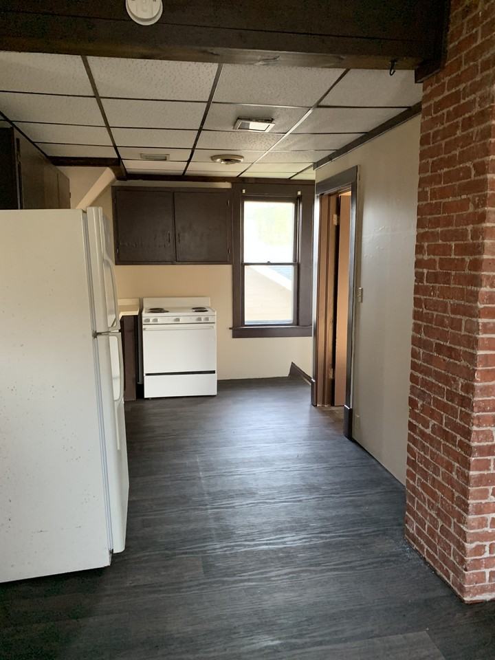 501 1/2 N Main - Photo 3 of 9