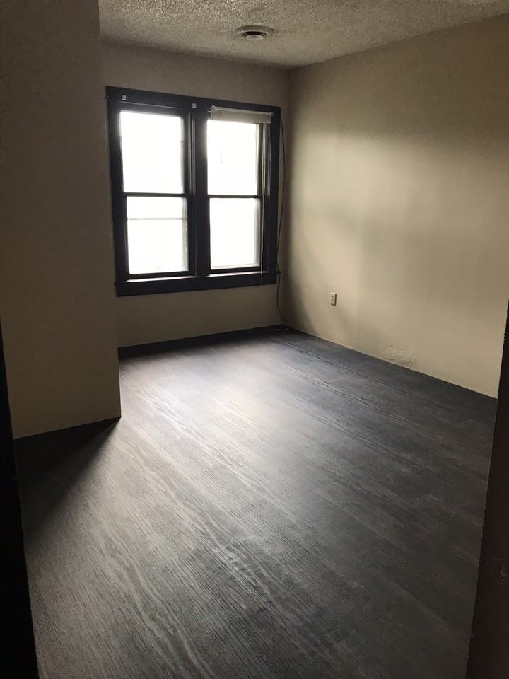 501 1/2 N Main - Photo 4 of 9