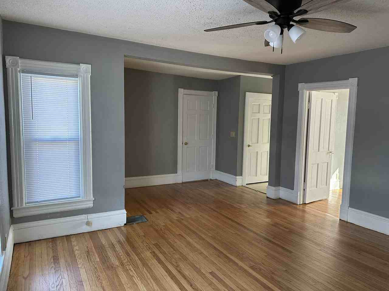 1108 1/2 S Carrol Ave - Photo 7 of 25