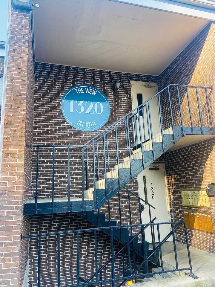 THE VIEW ON 18TH-1320 - Photo 2 of 8