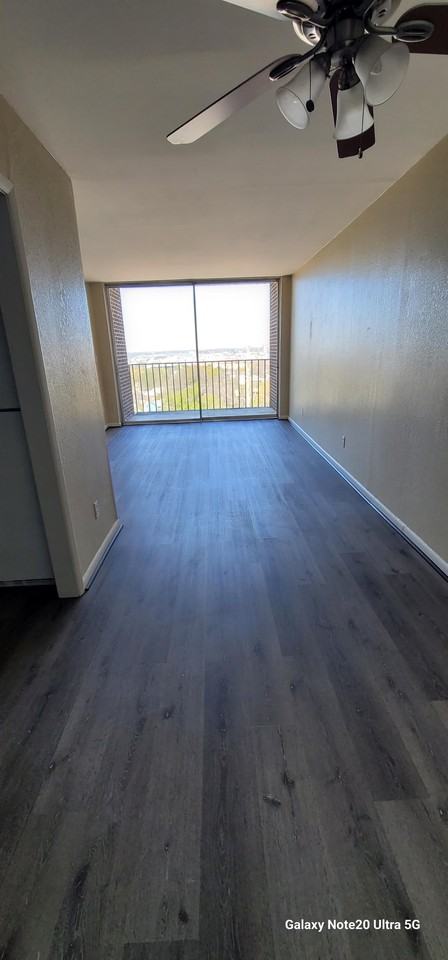 THE VIEW ON 18TH-1320 - Photo 7 of 8