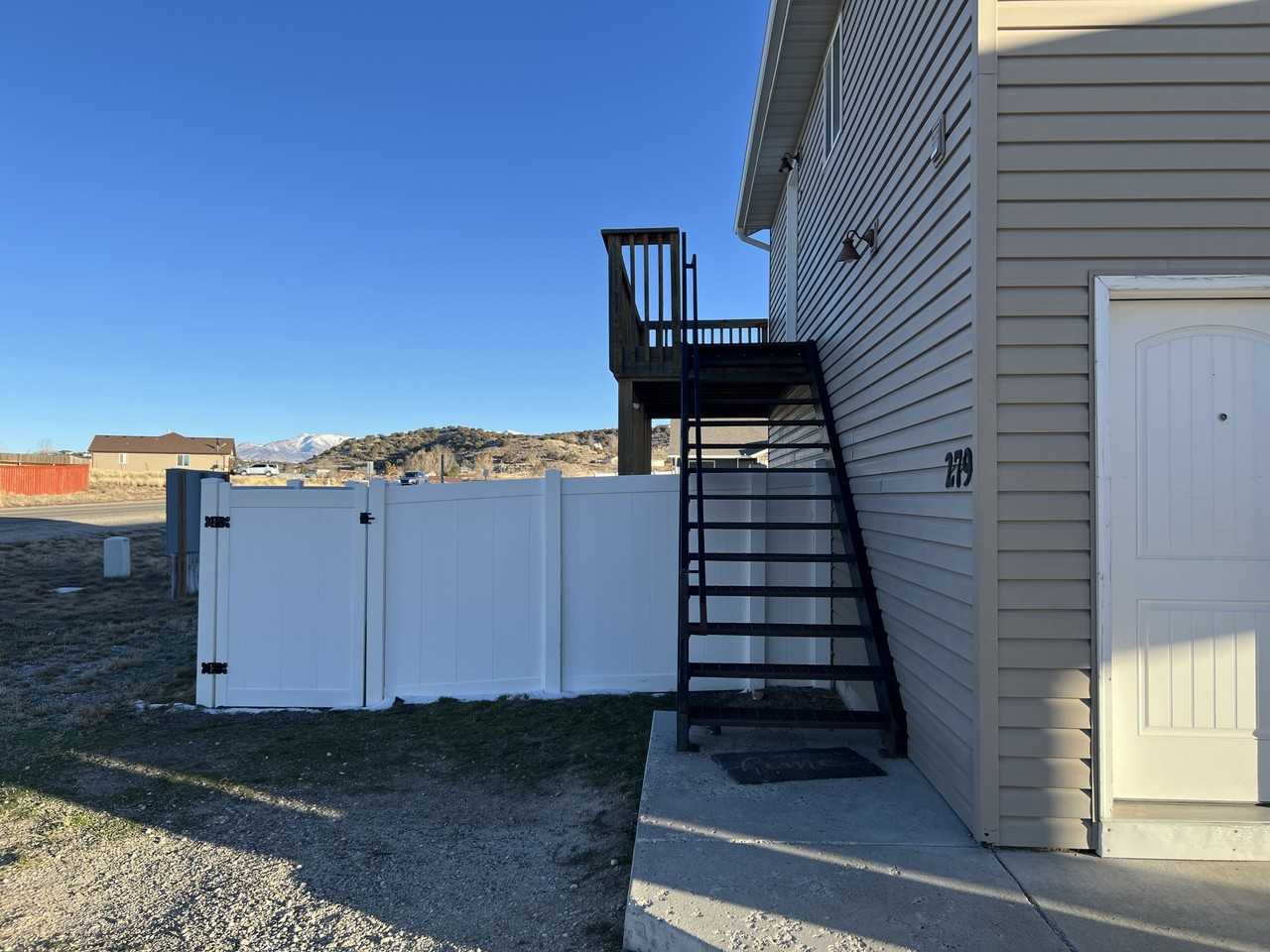 279 Country Club Parkway - Photo 2 of 50