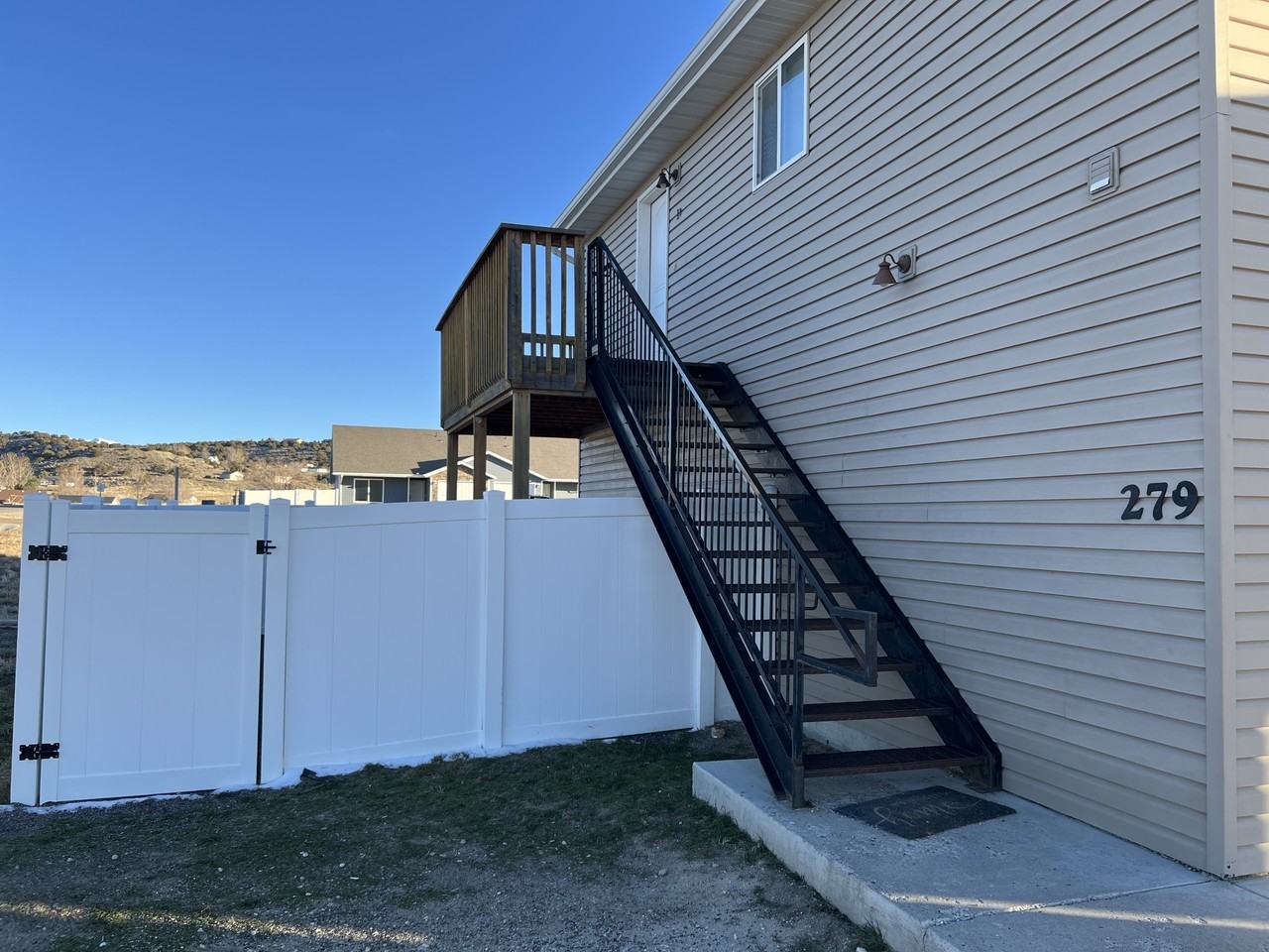 279 Country Club Parkway - Photo 3 of 50