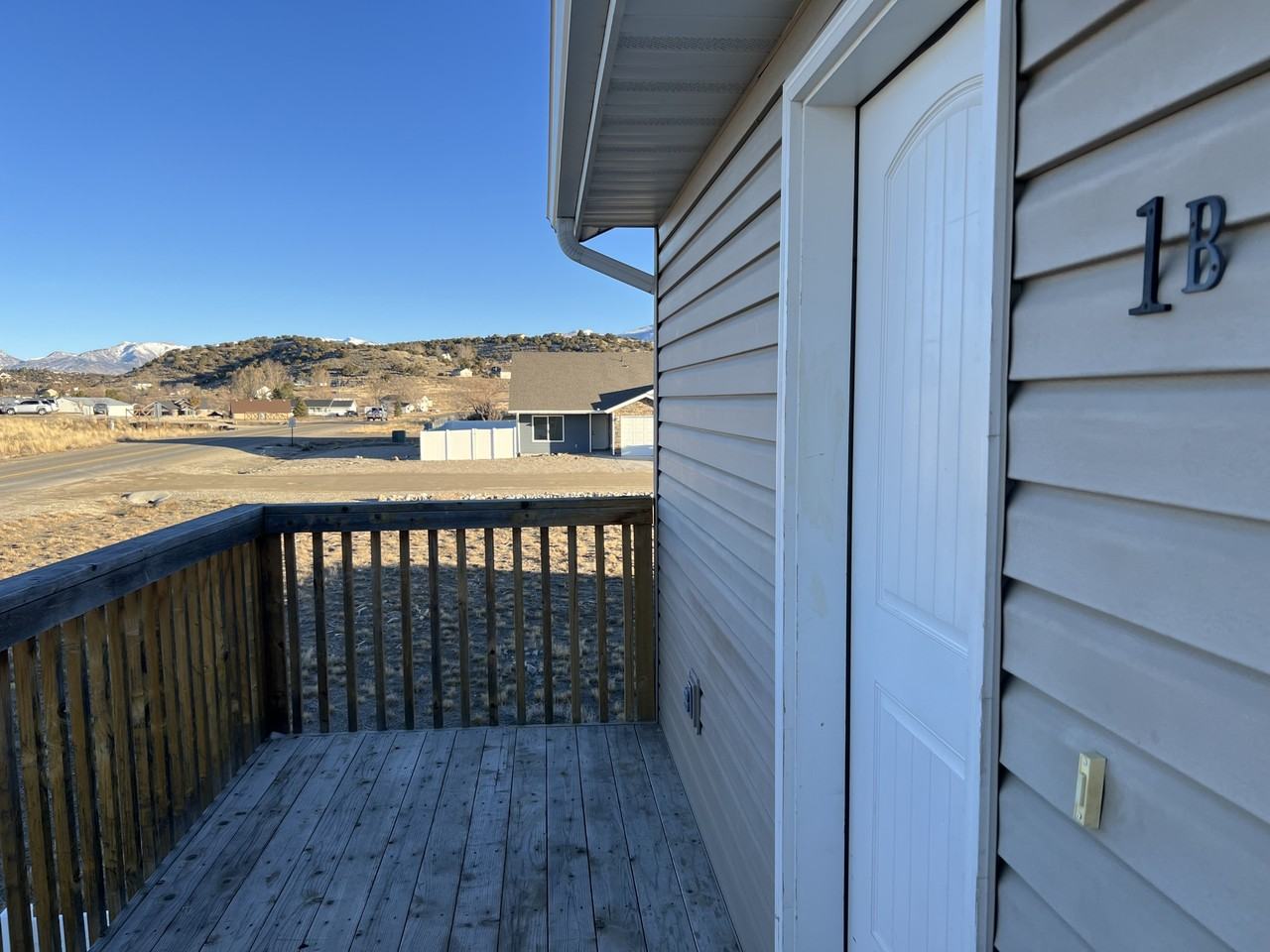 279 Country Club Parkway - Photo 4 of 50