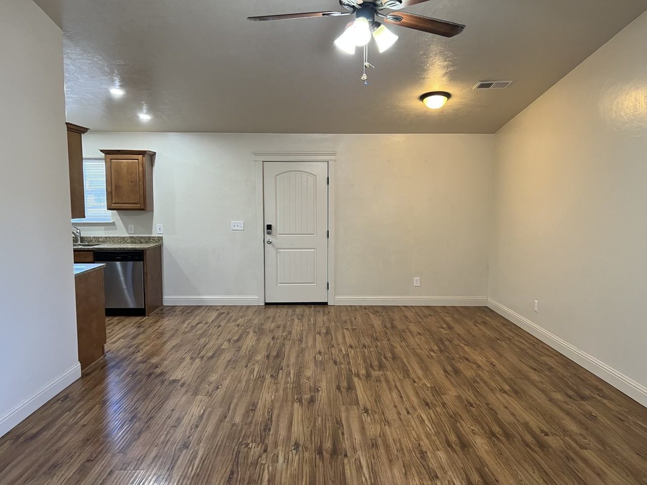 279 Country Club Parkway - Photo 6 of 50