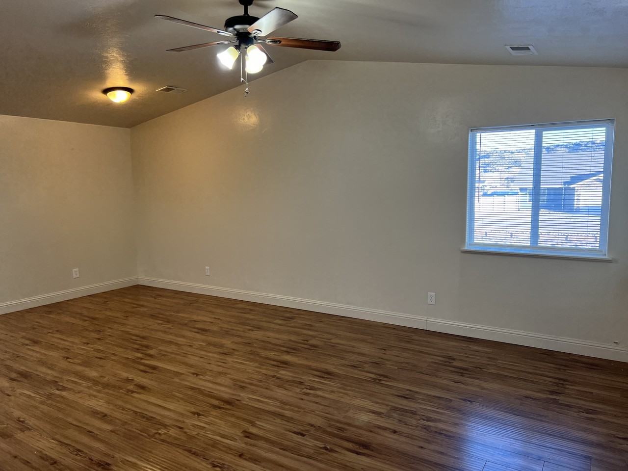 279 Country Club Parkway - Photo 7 of 50