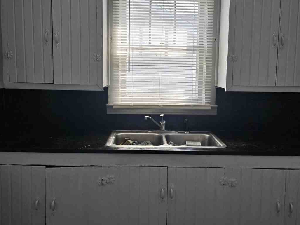 527 Maple Street - Photo 3 of 3