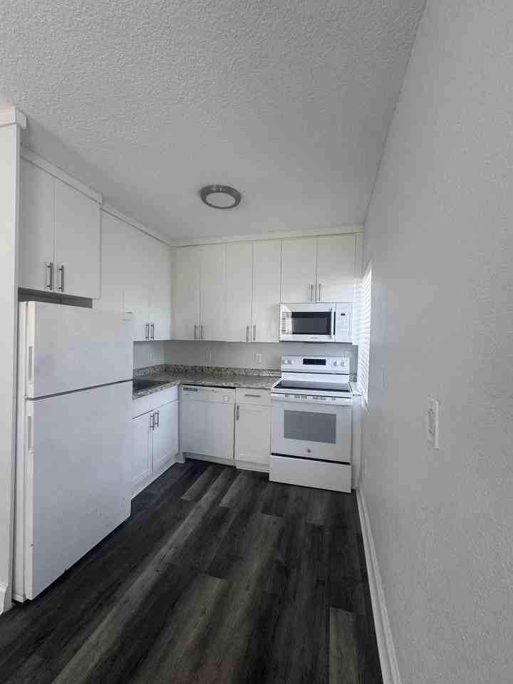 8411 BYRON AVE - Photo 3 of 8