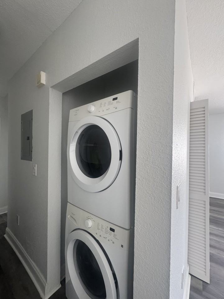 8411 BYRON AVE - Photo 4 of 8