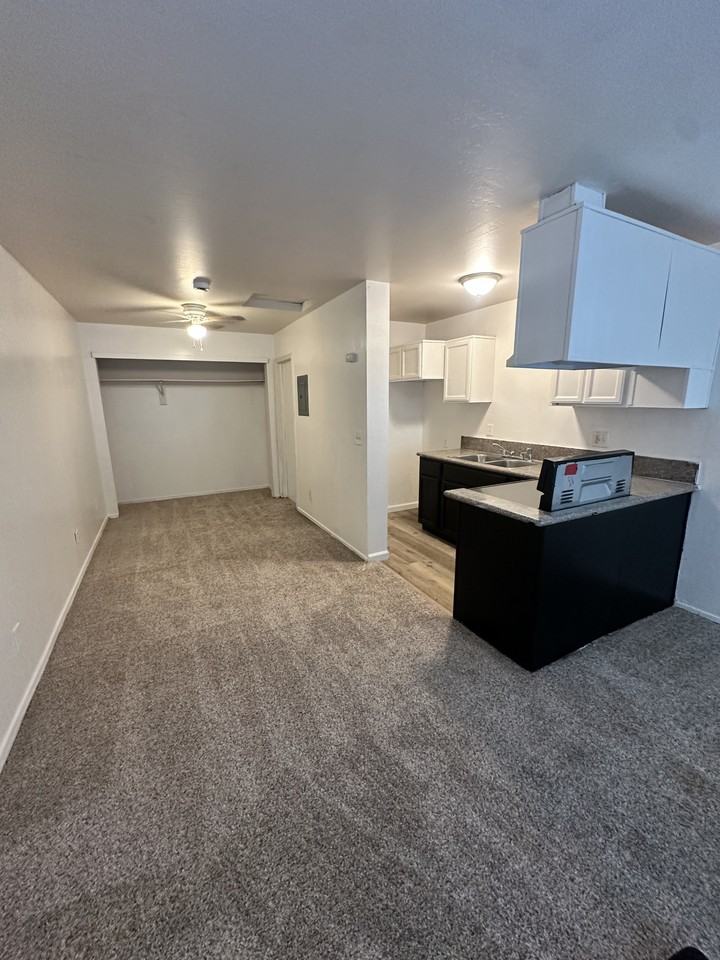 2410 South M Street - Photo 2 of 37