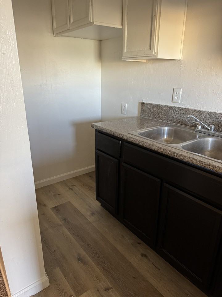 2410 South M Street - Photo 6 of 37