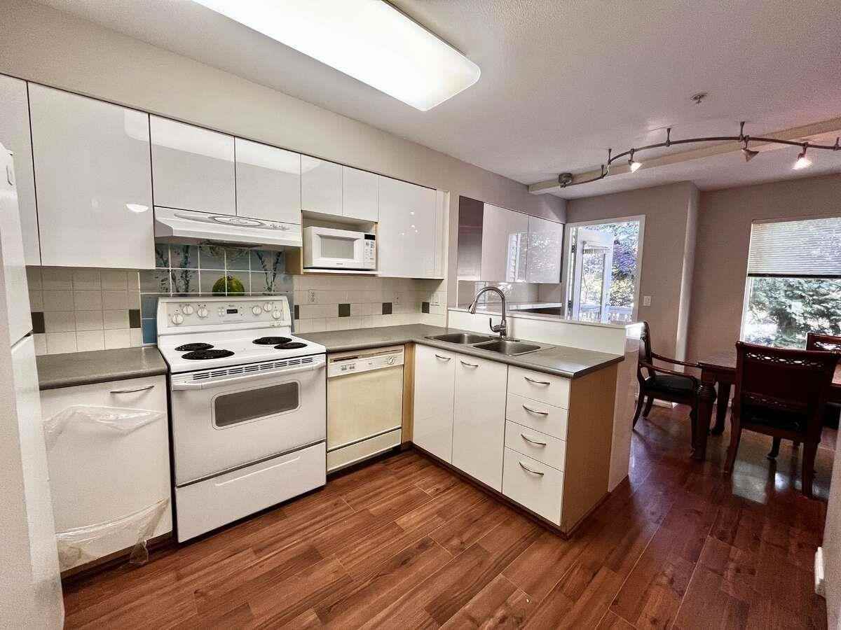 15355 26 Avenue #5 - Photo 3 of 12