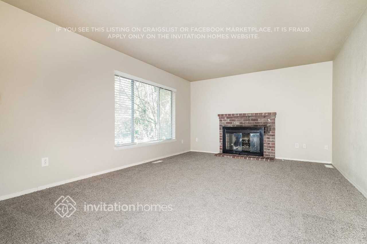 11018 203rd Ave E - Photo 4 of 18