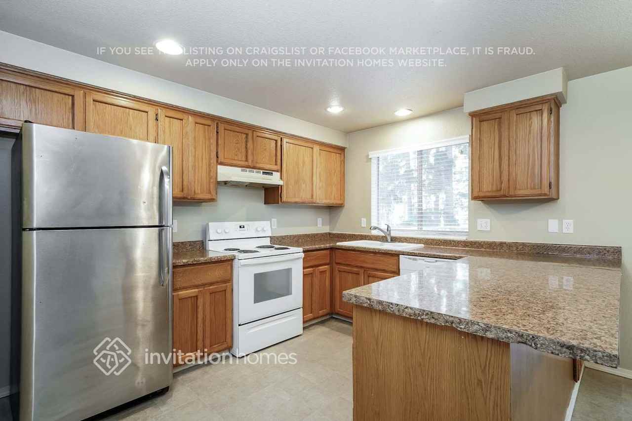 11018 203rd Ave E - Photo 7 of 18