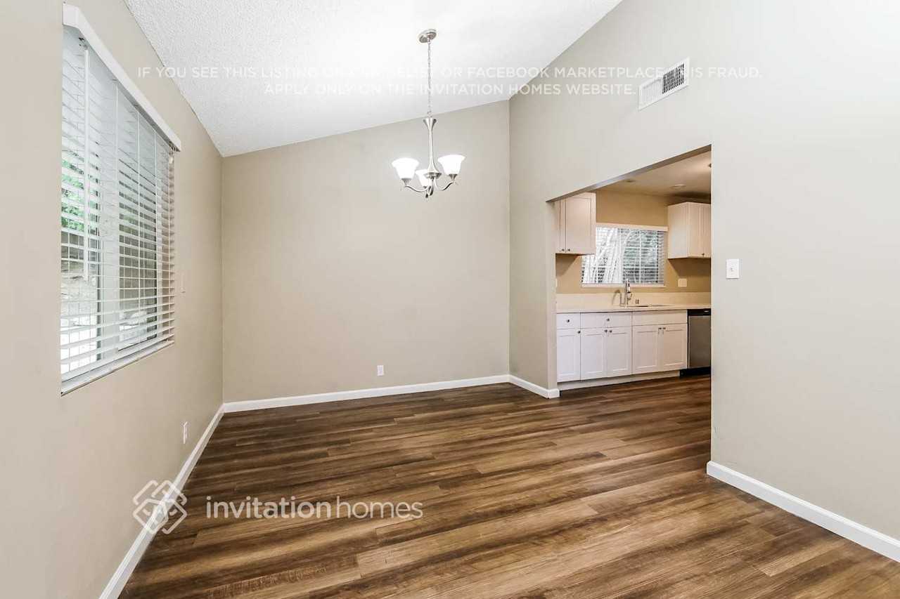 13427 Almetz St - Photo 5 of 17