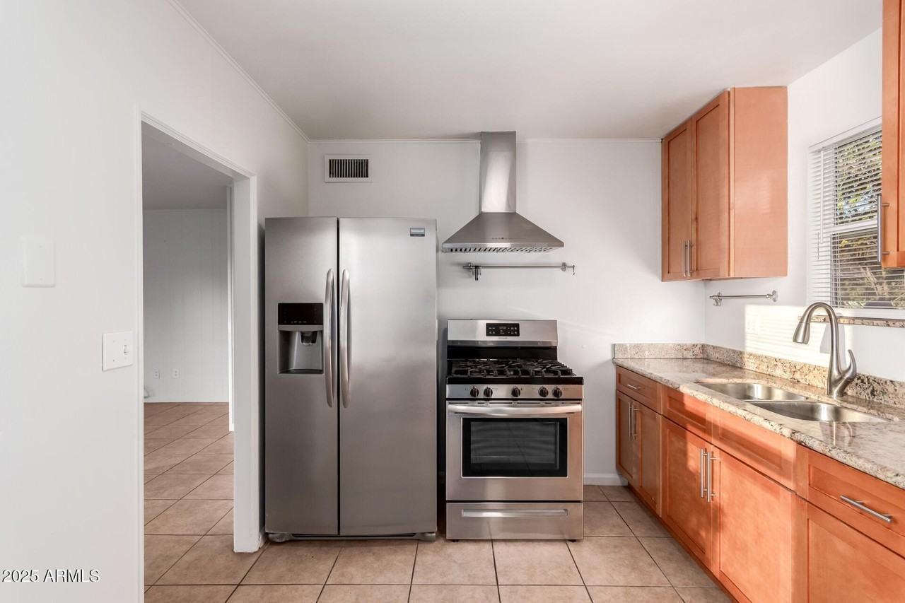 1235 S Roosevelt St - Photo 7 of 26