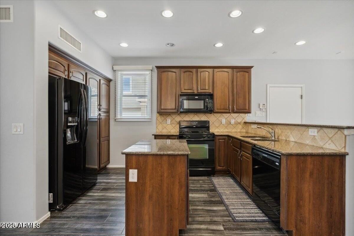 2233 E Pecan Rd - Photo 4 of 18