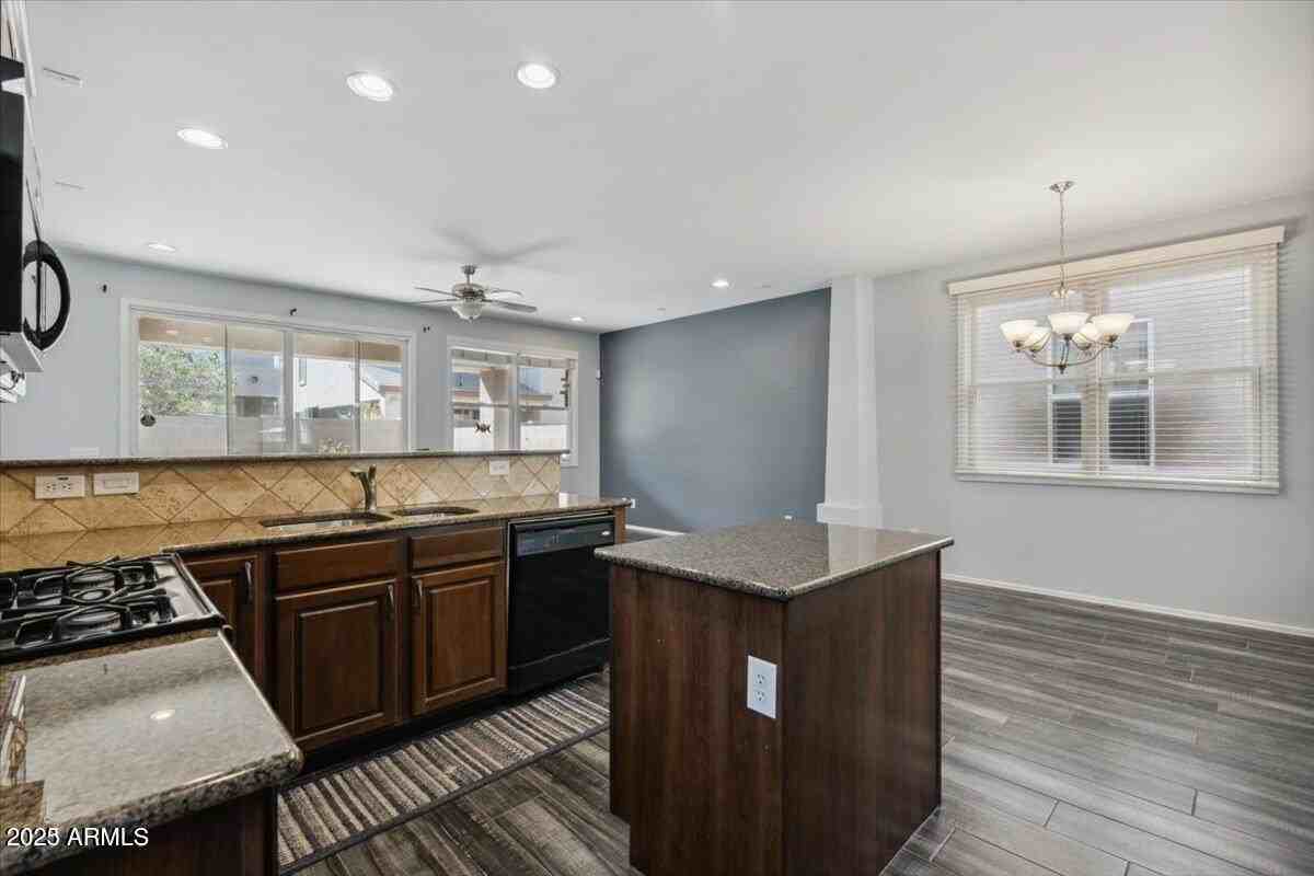 2233 E Pecan Rd - Photo 5 of 18