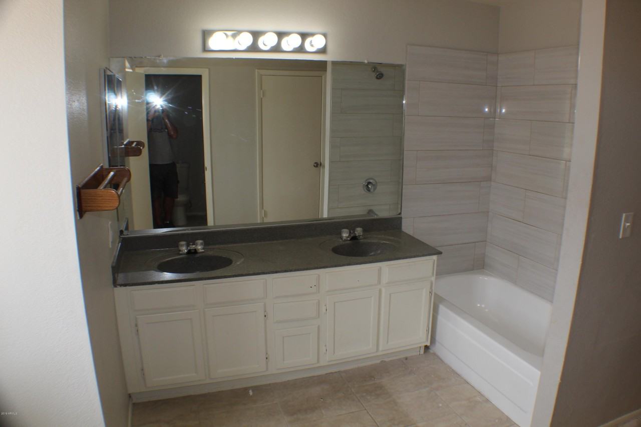 8664 N 107th Dr - Photo 5 of 13