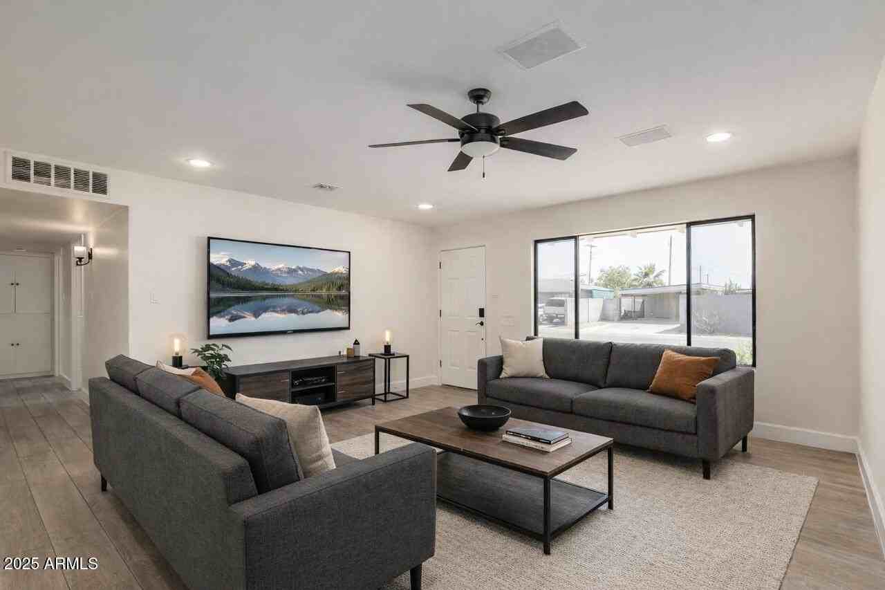 8102 E Whitton Ave - Photo 4 of 5