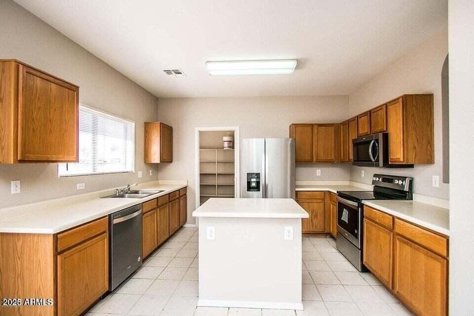 7985 W Mission Ln - Photo 4 of 10