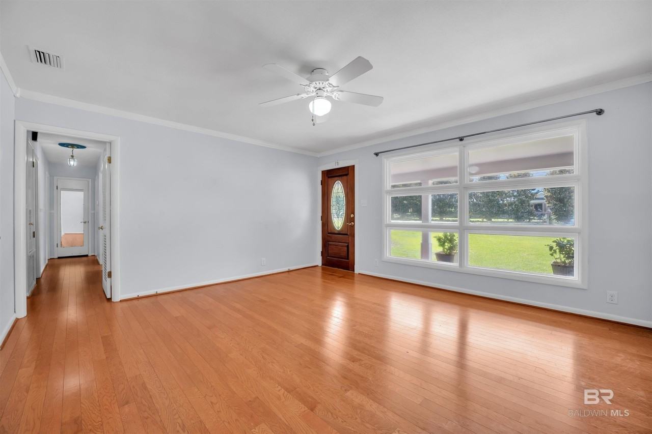 252 S Bayview St - Photo 5 of 19