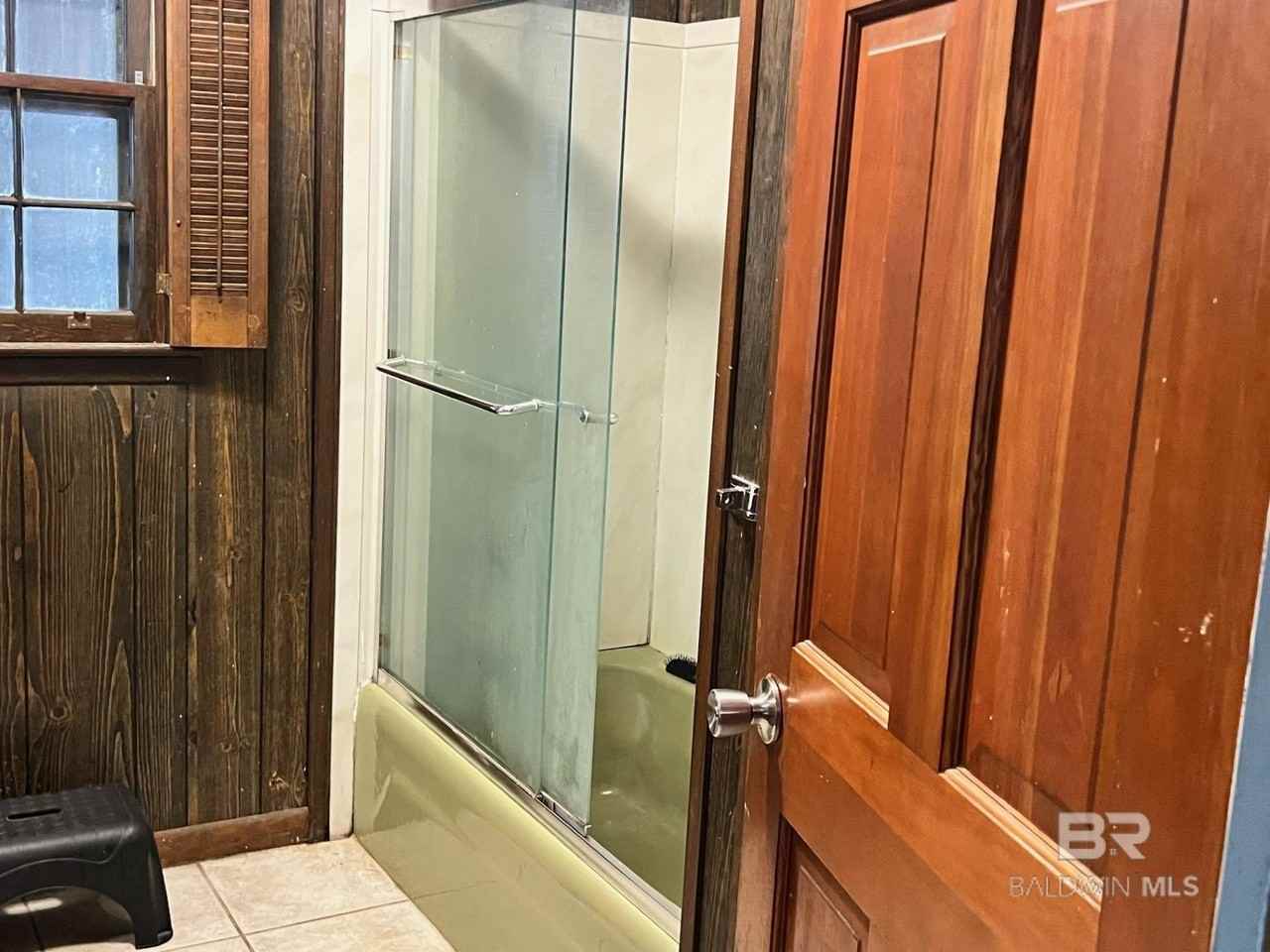 709 E 6th St - Photo 2 of 8