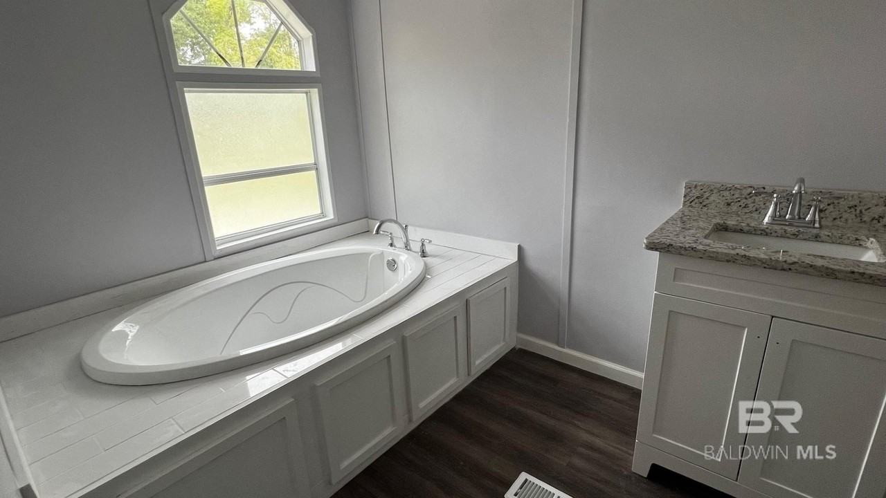 16145 Pleasantview Ct - Photo 7 of 10