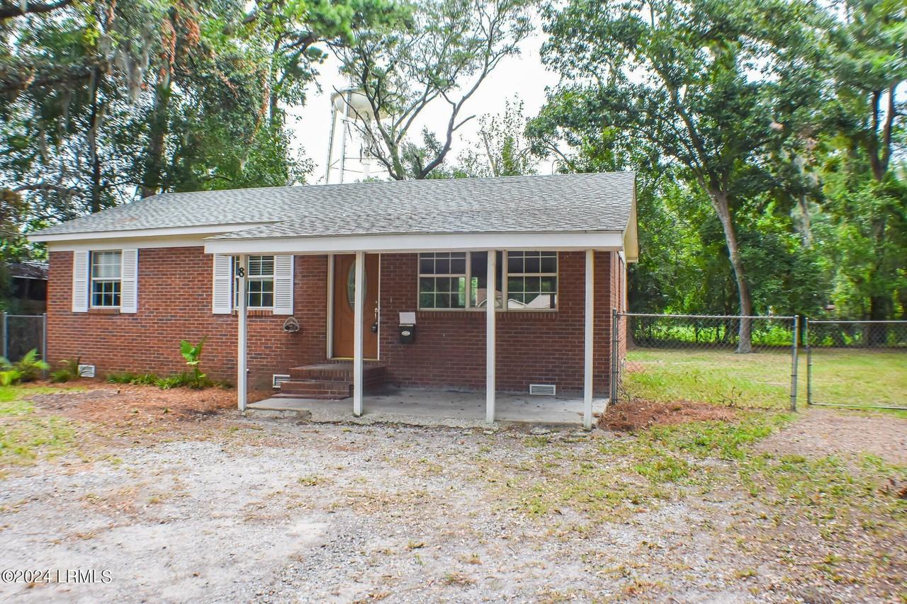 8 Red Oak Dr - Photo 2 of 27