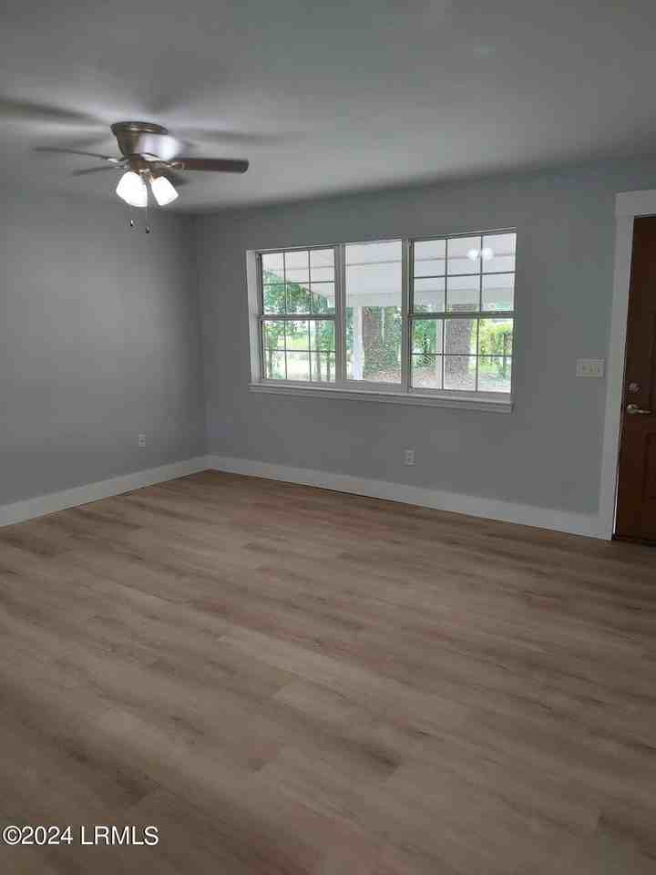 8 Red Oak Dr - Photo 5 of 27