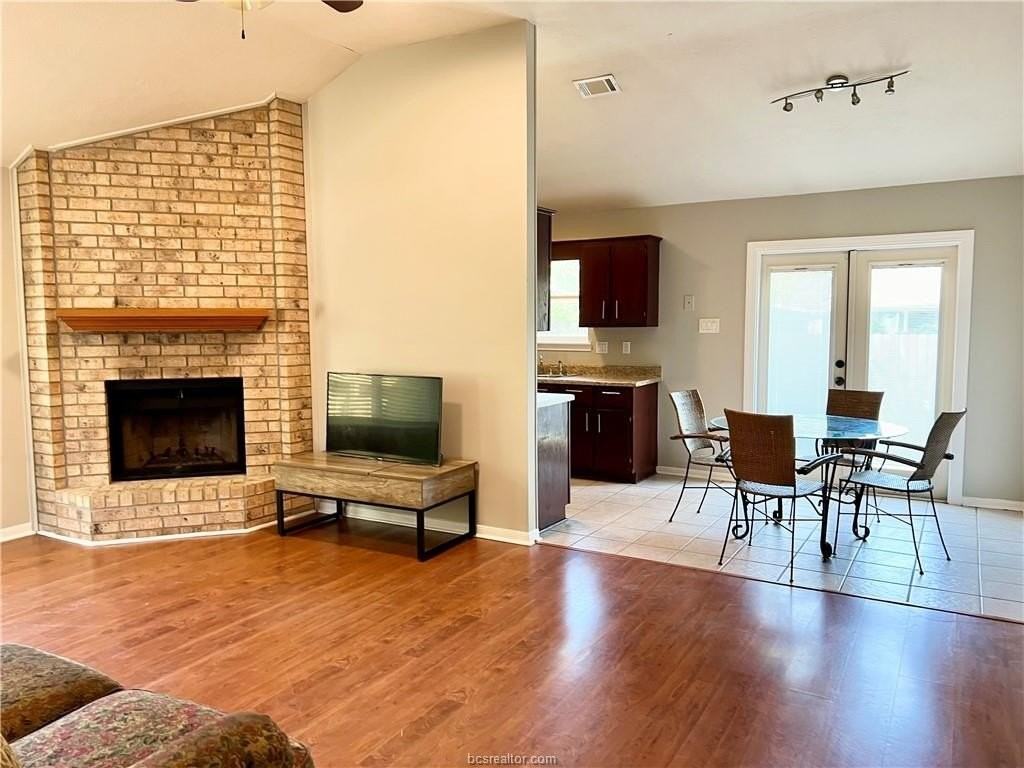 3405 Dallis Dr - Photo 3 of 22